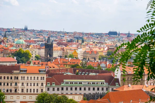 Tarihi merkezi, Prag Kalesi Prag şehir panoraması, kırmızı çatılar Prag, Çek Cumhuriyeti ile üzerinde göster.