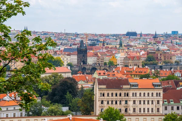 Tarihi merkezi, Prag Kalesi Prag şehir panoraması, kırmızı çatılar Prag, Çek Cumhuriyeti ile üzerinde göster.
