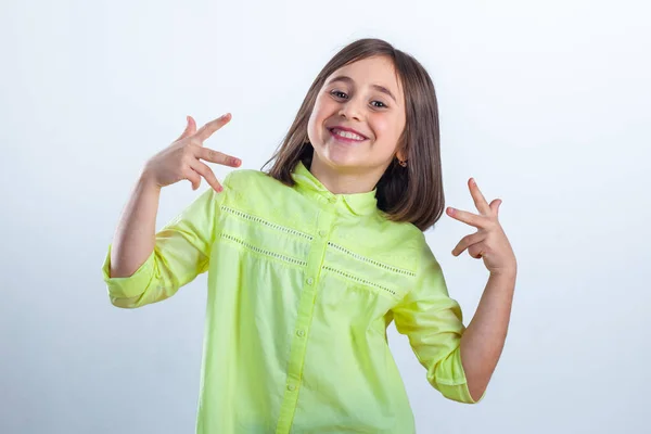 Little Girl Yellow Shirt Posing Camera Studio — Stock Photo, Image