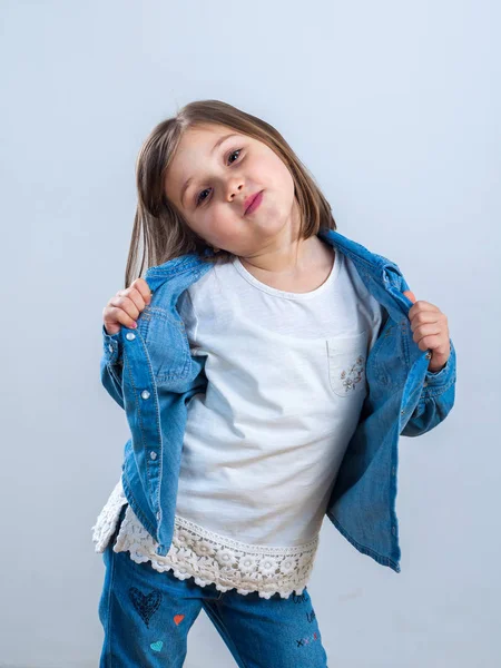 Little Girl Jeans Posing Camera Studio — Stock Photo, Image