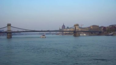 Budapest, Macaristan - 11.11.2018: Zincir köprü Budapeşte görünümüne
