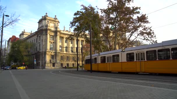 Budapeşte Macaristan 2018 Tramvay Kossuth Meydanı Budapeşte — Stok video
