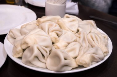 Hıngel - Gürcü geleneksel yemekleri. El yapımı rustik dünya çapında tarif kitabı.