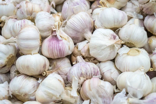 Textura Pila Ajo Blanco Ajo Fresco Mesa Del Mercado Foto — Foto de Stock