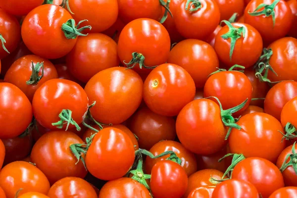 Ripe tomatoes at a farmer\'s market, healthy food.