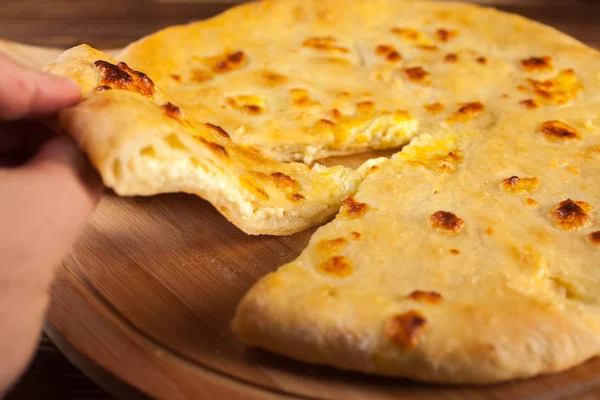 Comida Tradicional Georgiana Khachapuri Prato Madeira — Fotografia de Stock