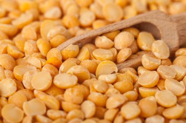 Tahta kaşık, sağlıklı gıda kuru kuru bezelye.