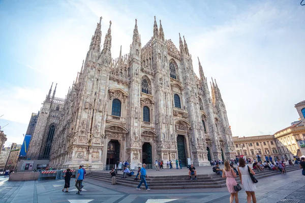 Milan, İtalya - 14.08.2018: Duomo di Milano - Milano katedral kilise.