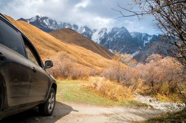 Roat Georgia en yüksek tepe olan var. Ana Kafkas ridge, Zemo Svaneti.