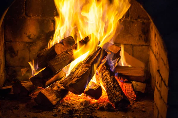 Madera Ardiendo Una Acogedora Chimenea Casa Mantener Calor — Foto de Stock