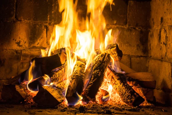 Madera Ardiendo Una Acogedora Chimenea Casa Mantener Calor — Foto de Stock