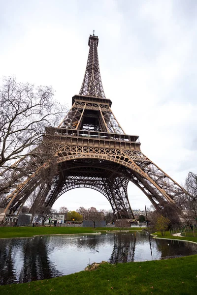 Eyfel Kulesi Paris Gökyüzü Karşı Vurdu — Stok fotoğraf