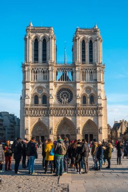 Paris, Fransa - 18.01.2019: Güzel manzara Notre Dame de Paris, Paris, Fransa Ortaçağ kilise.