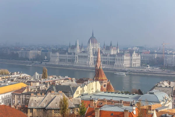Вид Венгерский Парламент Дунае Будапеште Венгрия — стоковое фото
