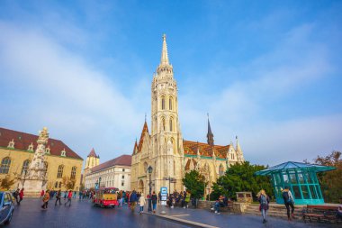 Budapeşte, Macaristan - 11.11.2018: Aziz Matthias Kilisesi Budapeşte'de. Macaristan ana tapınakta biri.