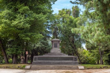 Milan, İtalya - 14.08.2018: Napoleon III anıt heykeltıraş Francesco Barzaghi idam. Park Sempione Milano.