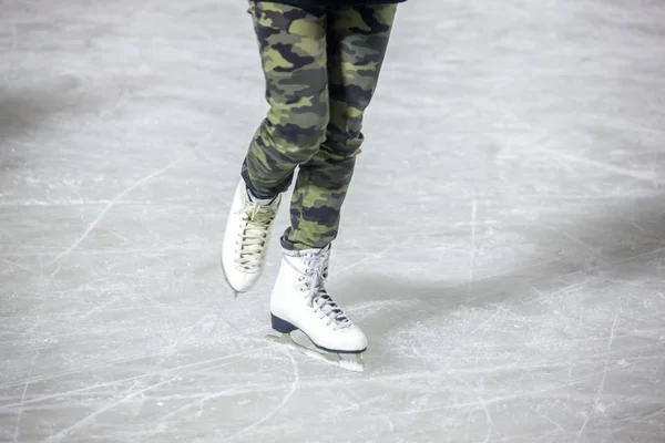 Feet Skates Person Rolling Ice Rink — Stock Photo, Image