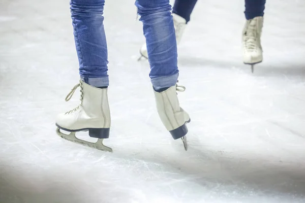 Voeten Schaatsen Van Een Persoon Rollend Ijsbaan — Stockfoto