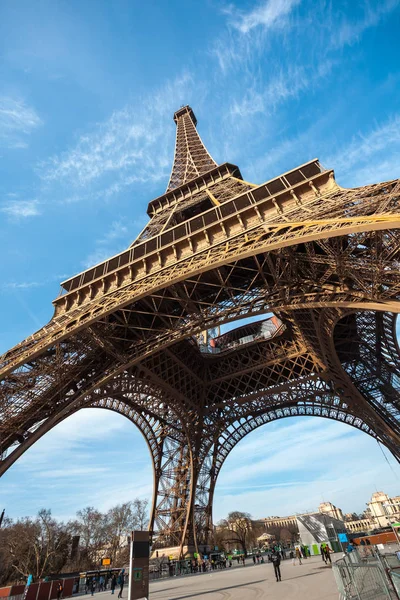 Geniş Atış Eyfel Kulesi Ile Mavi Gök Paris Fransa — Stok fotoğraf