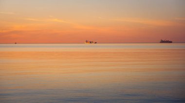 Güzel gün batımı Karadeniz üzerinde. Altın deniz günbatımı. Poti, Gürcistan, Caucasus