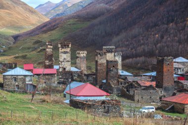 Ushguli - Avrupa'nın en yüksek yaşadığı köy. Kafkasya, coğrafi