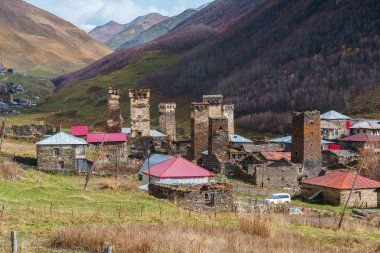 Ushguli - Avrupa'nın en yüksek yaşadığı köy. Kafkasya, coğrafi