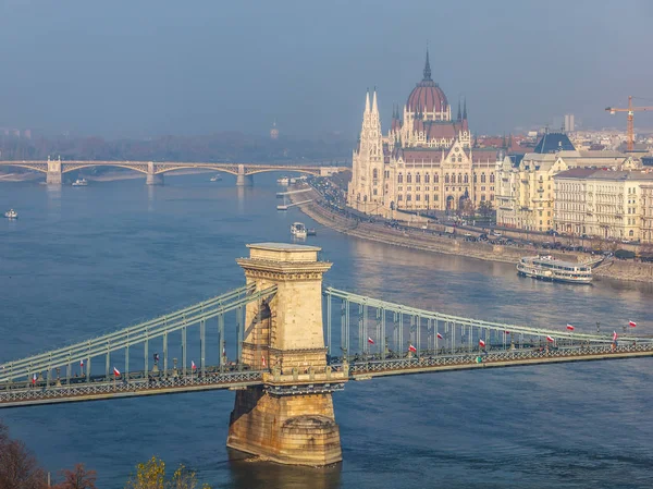 Beautifull view of the Danube river in Budapest — Stock Photo, Image