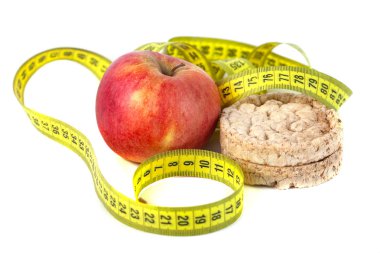 Teyp ölçme ile sağlıklı kahvaltılık Mısır galettes ve Kırmızı elma