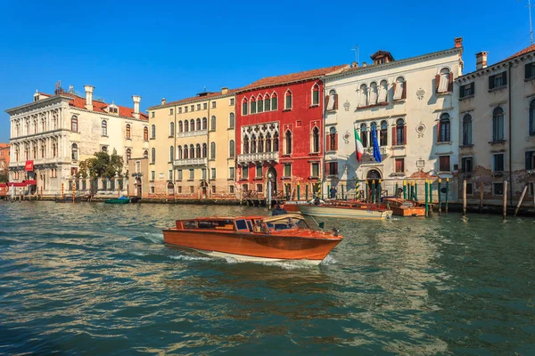 Venecia, Italia - 15.03.2019: Vista panorámica del Canal Grande en Venic — Foto de Stock