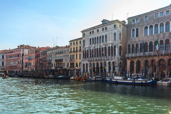 Venedig, Italien - 15.03.2019: malerischer Blick auf canal grande in venic — Stockfoto