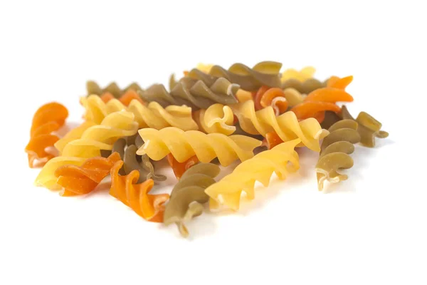 Pasta italiana colorata isolata su fondo bianco — Foto Stock