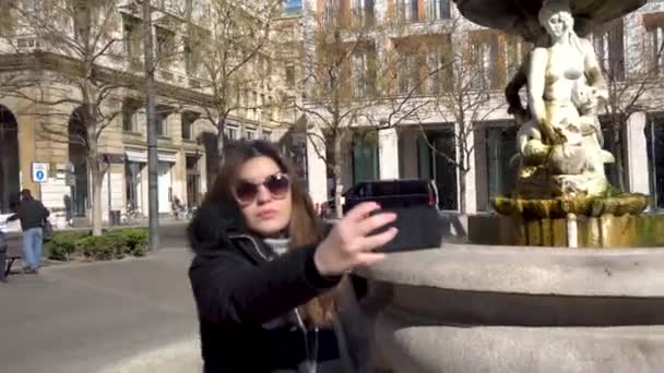 Attractive Girl Takes Selfie Fountain Milan Italy — Stock Video