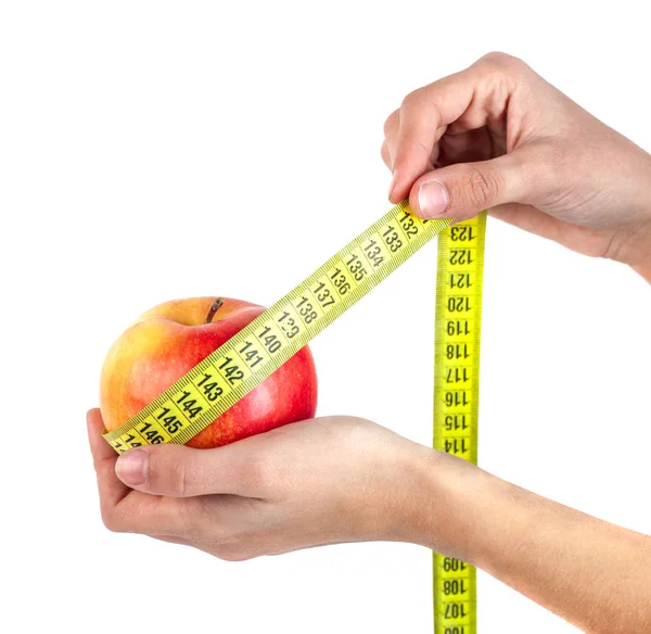 Manzana en mano con cinta métrica sobre fondo blanco —  Fotos de Stock