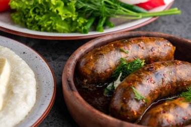 kupati ev yapımı sosis ve peynir suluguni ile ghomi