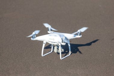 Beyaz kumlu plaj, teknoloji robot