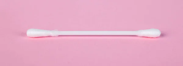 Stick for cleaning ears on a pink background — Stock Photo, Image