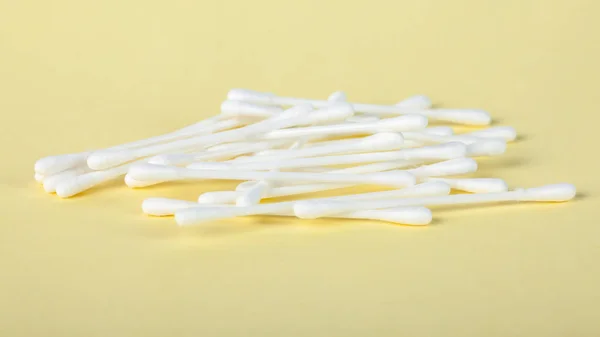 Sticks for cleaning ears on a yellow background — Stock Photo, Image