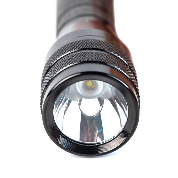 светящийся черный фонарик изолирован на белом фоне
