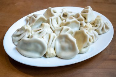 Pişmiş Hıngel geleneksel Gürcü yemeği. Gürcü geleneksel 