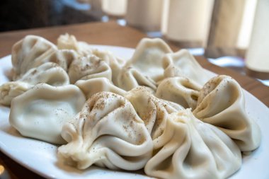 Pişmiş Hıngel geleneksel Gürcü yemeği. Gürcü geleneksel 