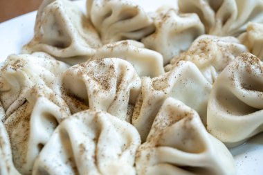 Pişmiş Hıngel geleneksel Gürcü yemeği. Gürcü geleneksel 