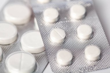 beyaz tablet ambalaj, kabarcık paketlenmiş beyaz hap paketleri