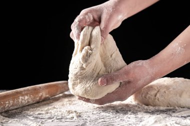 Fırında kadın eli ile para kazanıyordum.