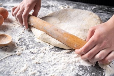 Fırında kadın eli ile para kazanıyordum.
