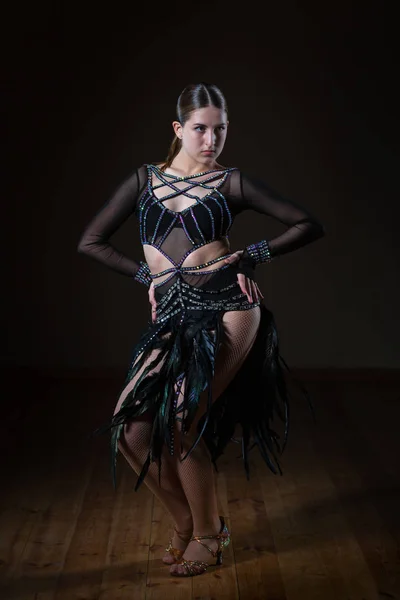 Beautiful Latino dancer girl in elegant black dress on black bac — Stock Photo, Image