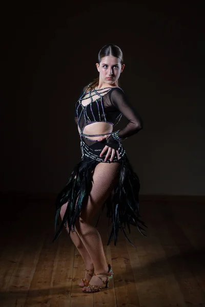 Beautiful Latino dancer girl in elegant black dress on black bac — Stock Photo, Image