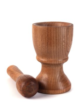 Tahta harç (pounder) ve tokmak beyaz üzerine izole