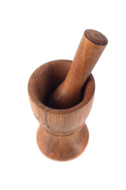 Tahta harç (pounder) ve tokmak beyaz üzerine izole