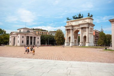 Milano, İtalya - 14.08.2018: Barış Kemeri veya Arco della Pace, ci
