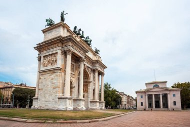Barış Kemeri veya Arco della Pace, th merkezinde şehir kapısı